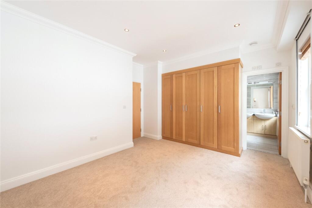3 bedroom mews property for rent