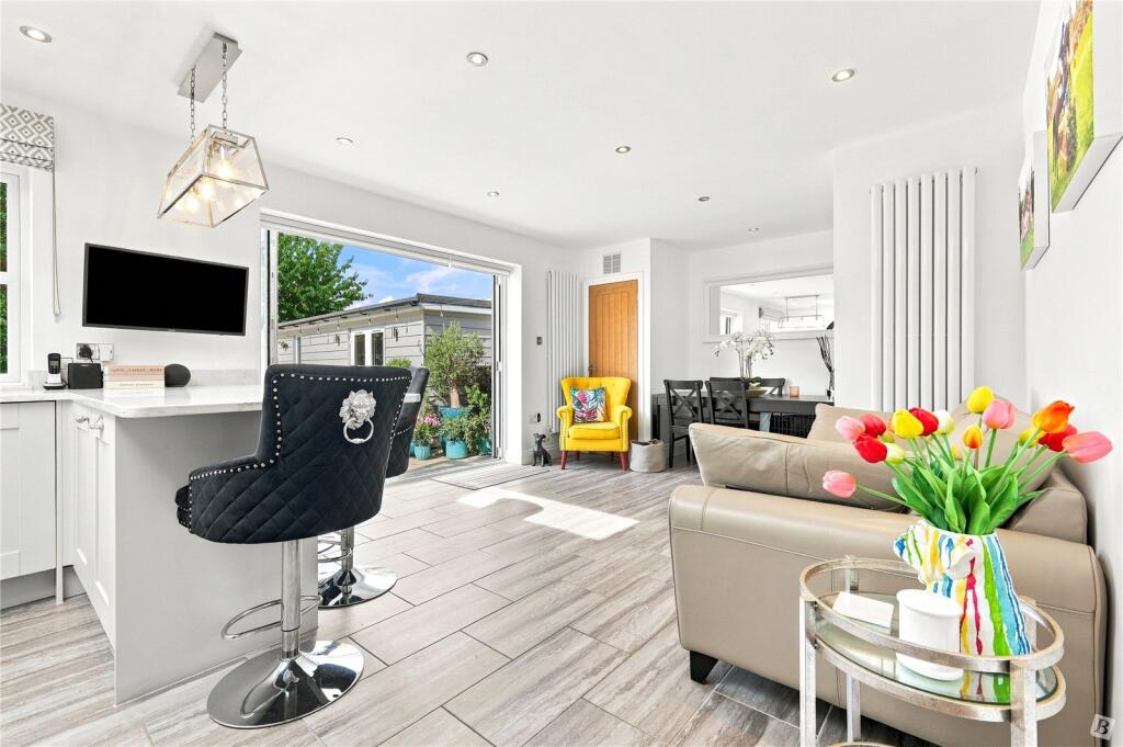 House in Chelmsford, Woodham Ferrers and Bicknacre - View 3