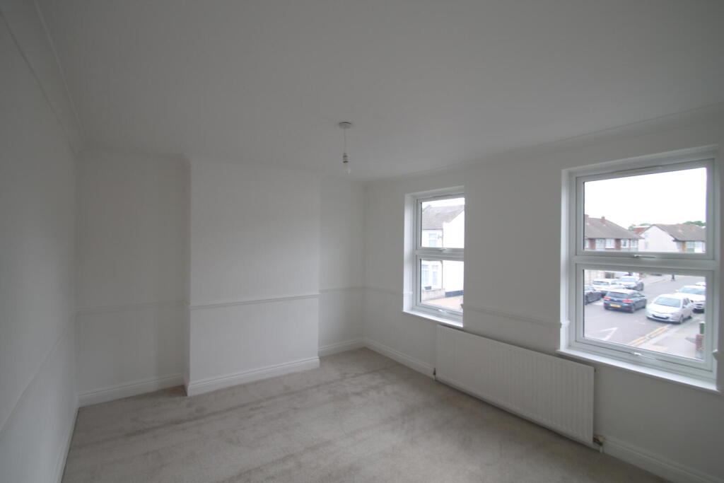House in Romford - More