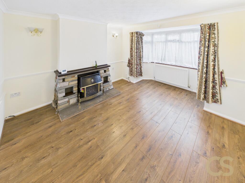 House in Broxbourne, Waltham Cross - View 3