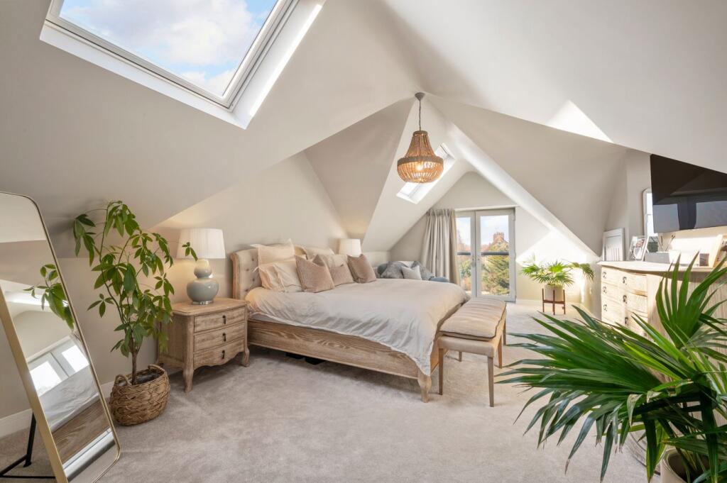 House in Elmbridge, Surrey - View 3