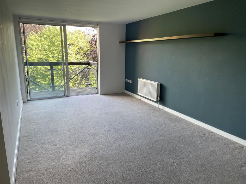 Apartment in Isleworth, Spring Grove - View 3