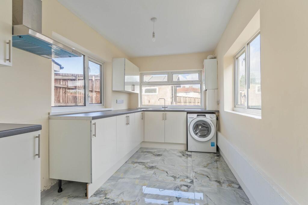 House in Newport - View 5