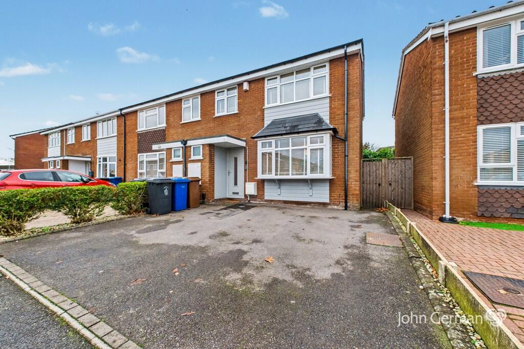 3-bed terraced on Meadowbrook Road, Lichfield, £280,000