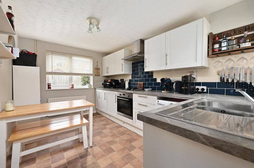 House in Basingstoke and Deane, Winklebury - View 2