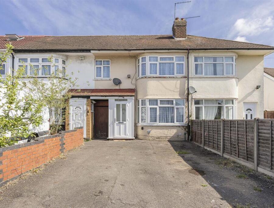 Main image of property: 4 Stanhope Road, Slough, Buckinghamshire, SL1 6JS