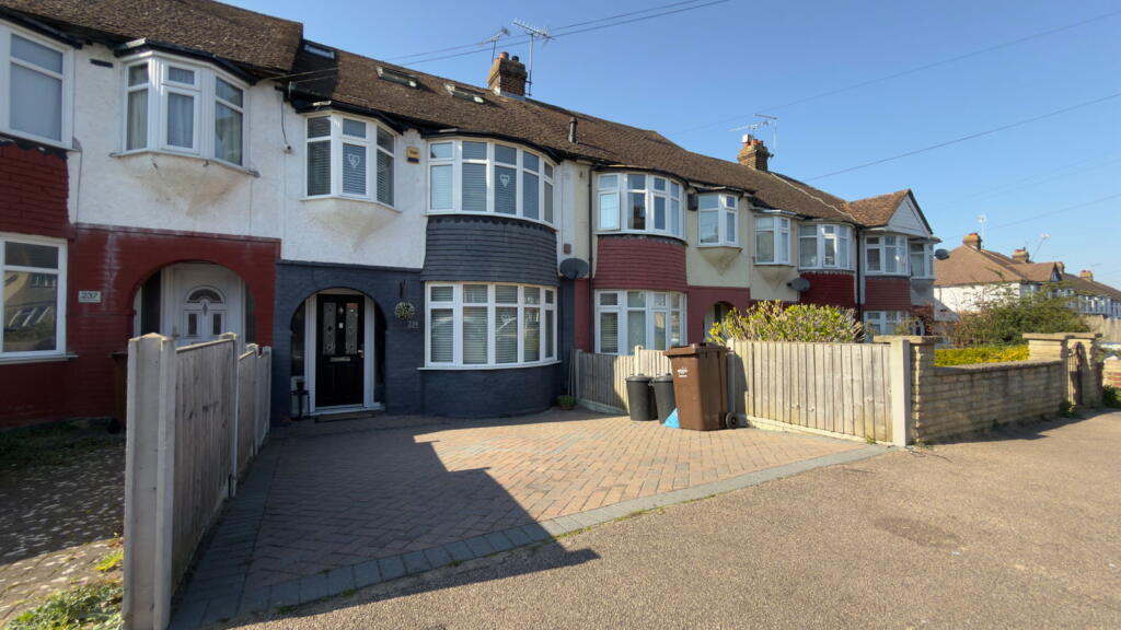 4-bed terraced on Woodlands Road, Gillingham, ME7 2SW, £300,000
