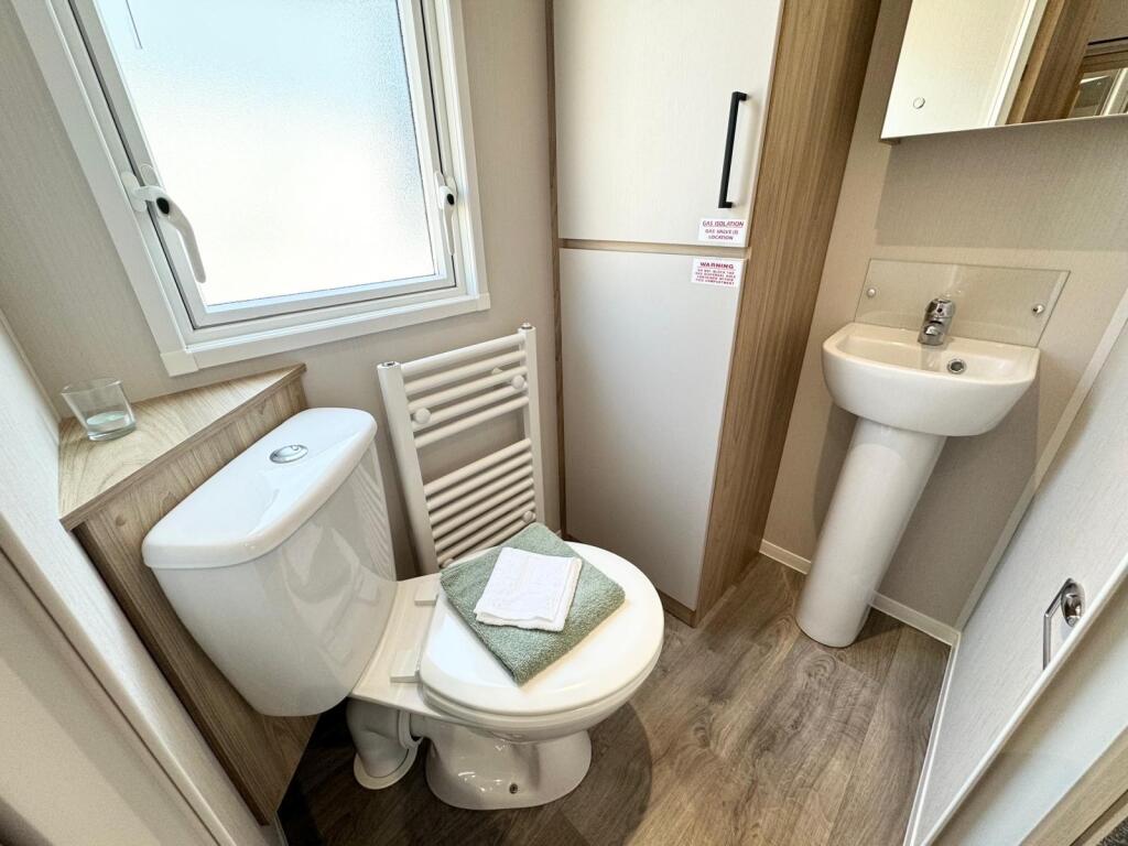 Willerby Lamberhurst, Alberta Holiday Park, Faversham Road, Whitstable, Kent, CT5 4BJ photo 4