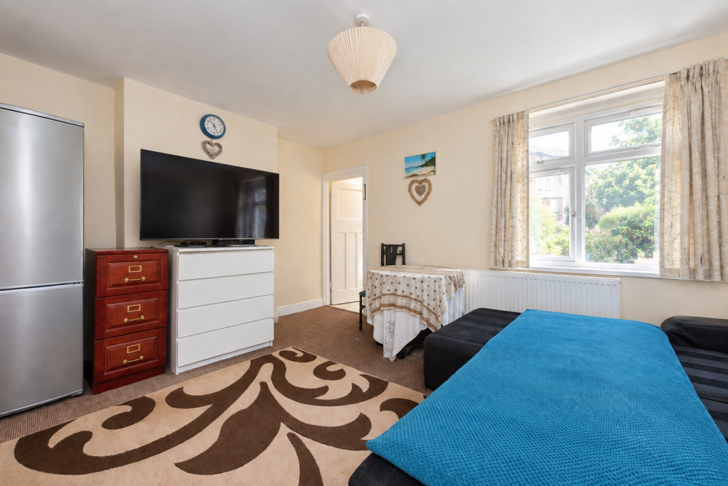 Apartment in Twickenham - View 4