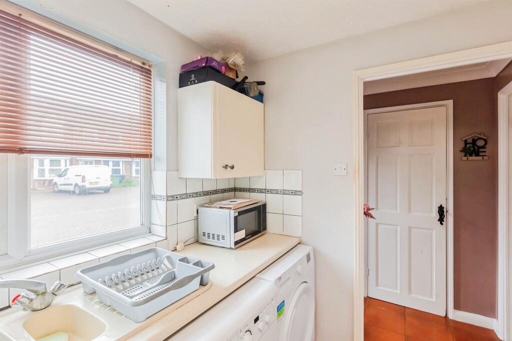 Godwit Close, Whittlesey, Peterborough photo 3