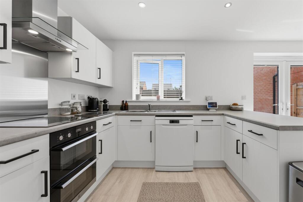NN14, Stork Lane, Rothwell - More