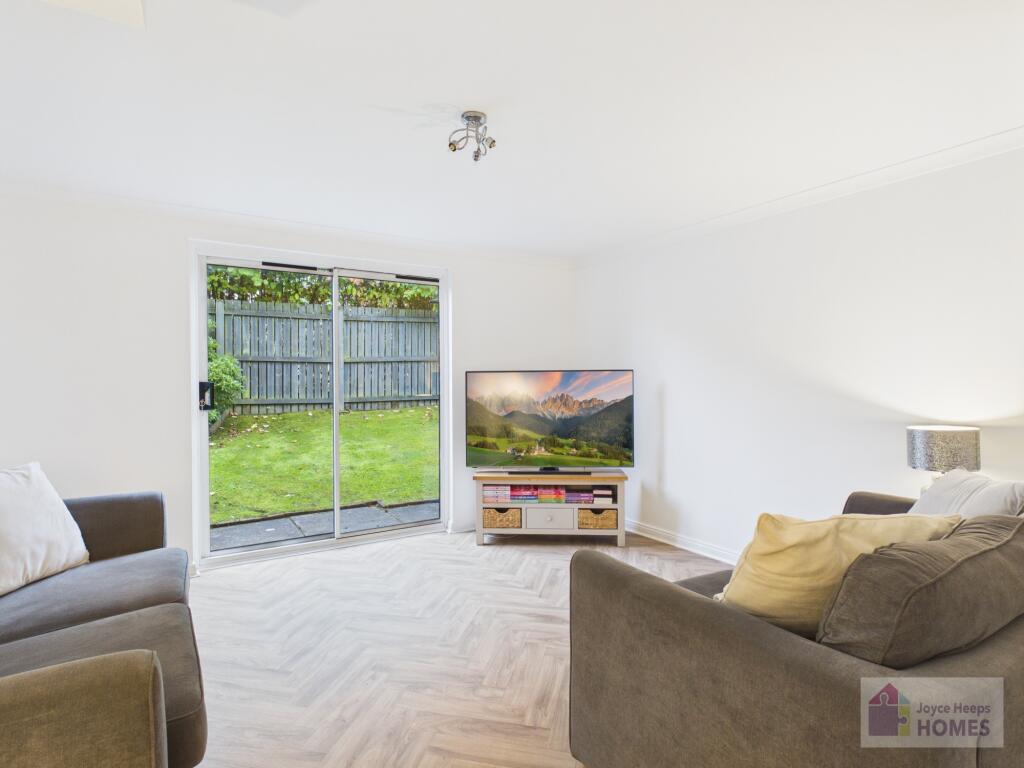 Calderside Grove, Calderwood, East Kilbride, G74  photo 3