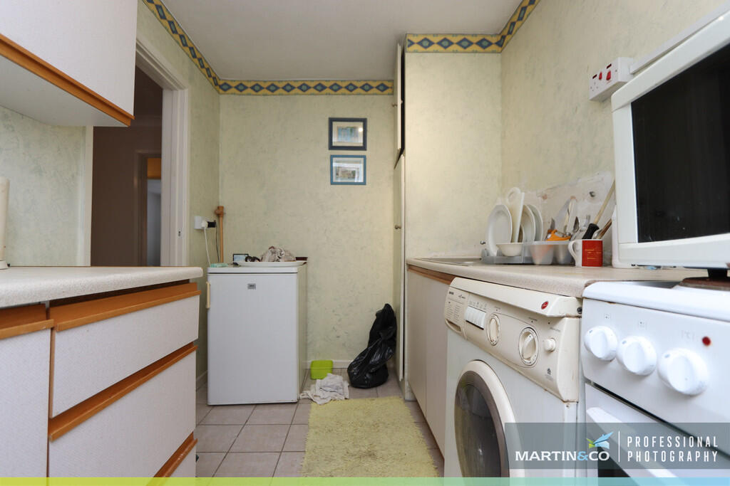 Apartment in Cardiff, Llanrumney - More