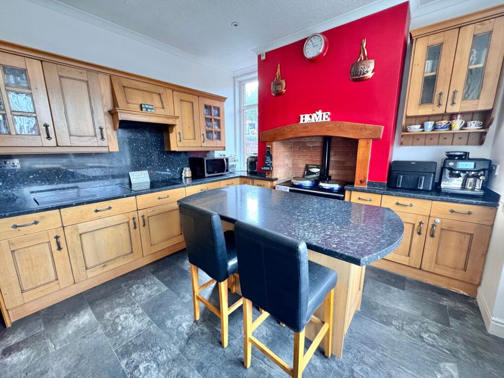 House in Stockport, Disley - More