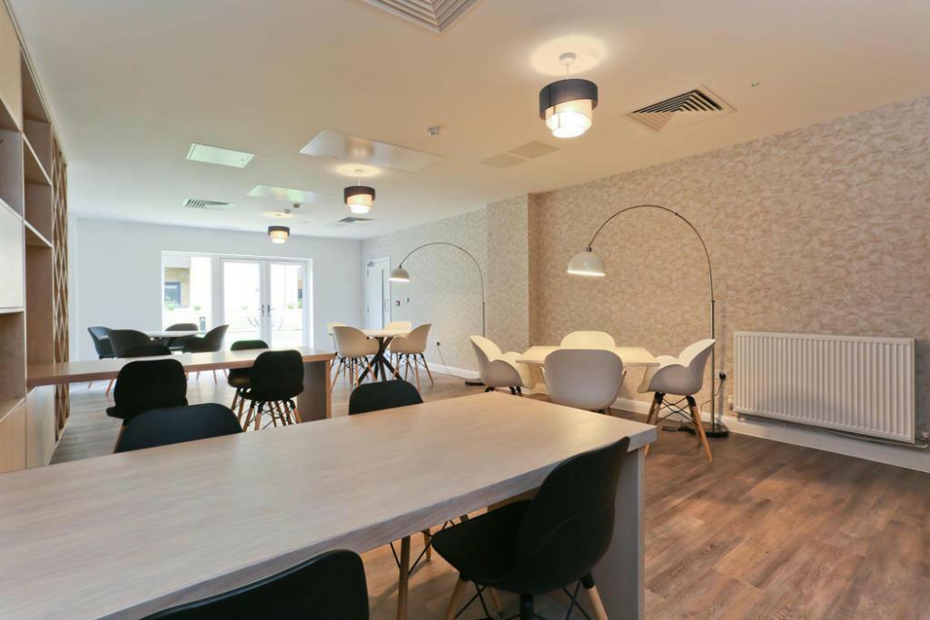 Button House, Hackbridge, SM6 photo 4