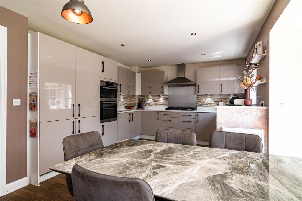 House in Mansfield, Nottinghamshire - View 4