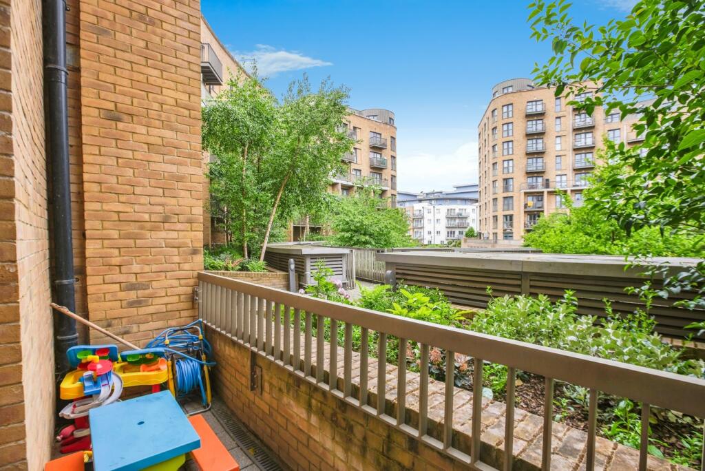Apartment in London - More