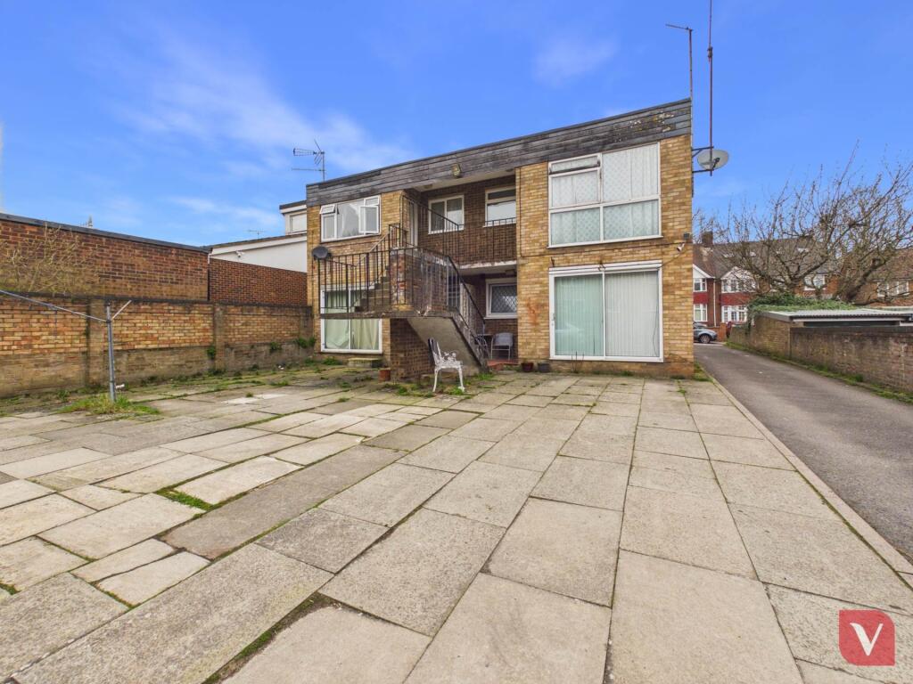 Apartment in Luton - View 2