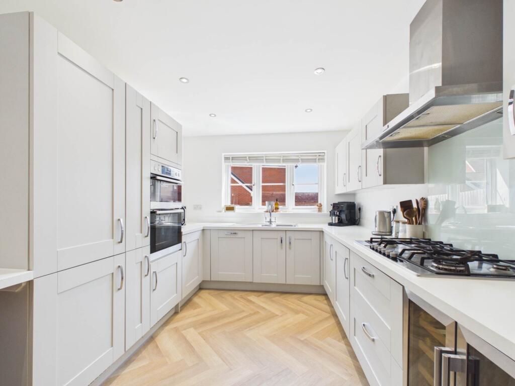 House in Aylesbury, Berryfields - View 5