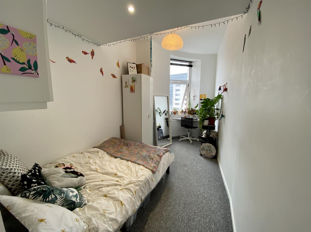 Apartment in Plymouth - View 3