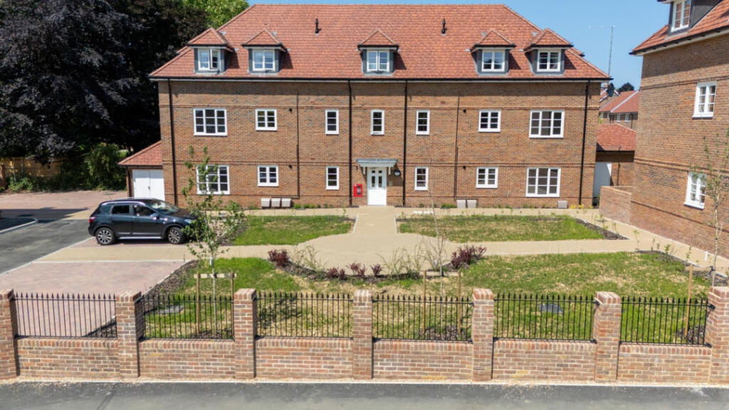 Main image of property: The Bindery,
Seymour Mews,
Petworth,
West Sussex
GU28 0FN