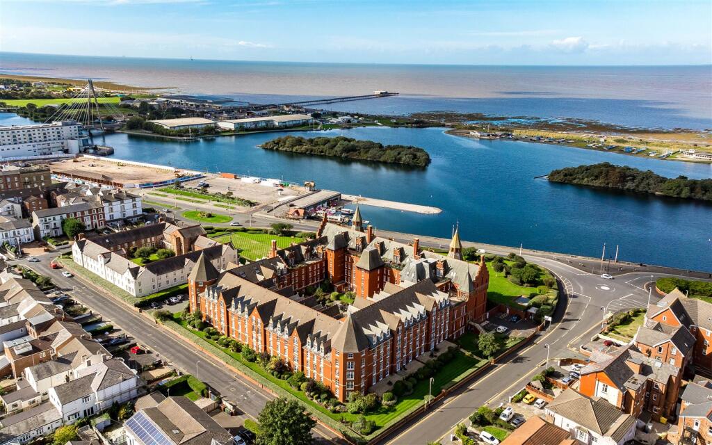 Apartment in Sefton, Liverpool City Region - View 4