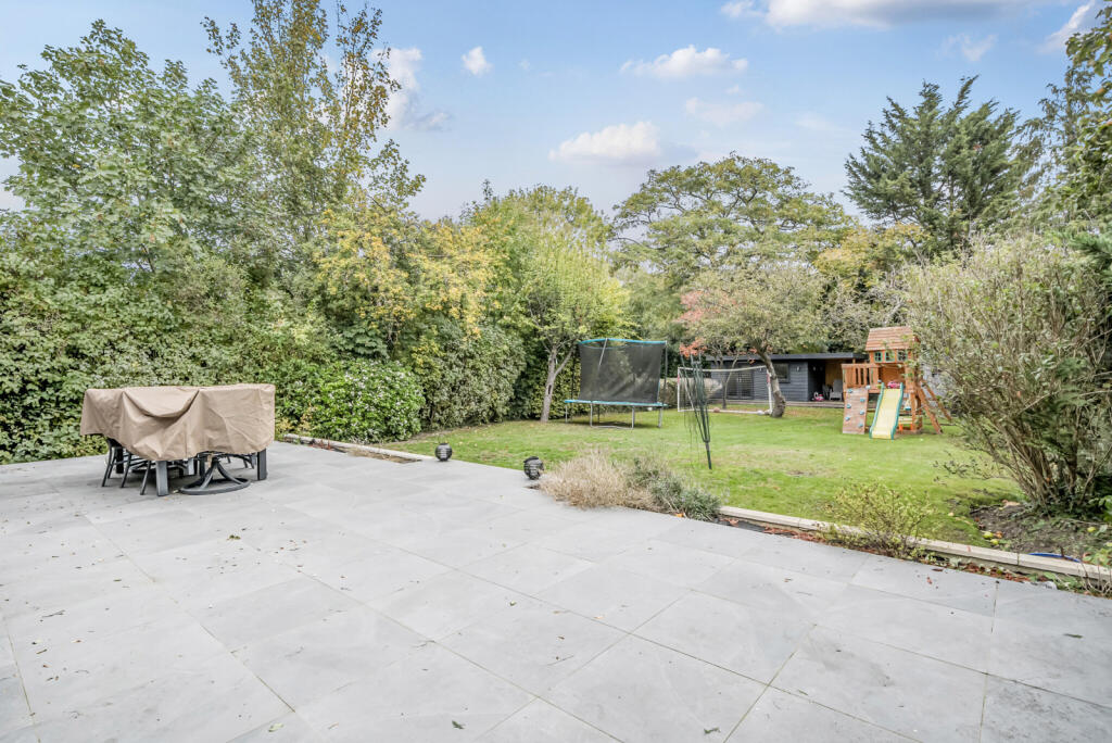 Reading Road, Woodley, Reading, Berkshire, RG5 photo 4