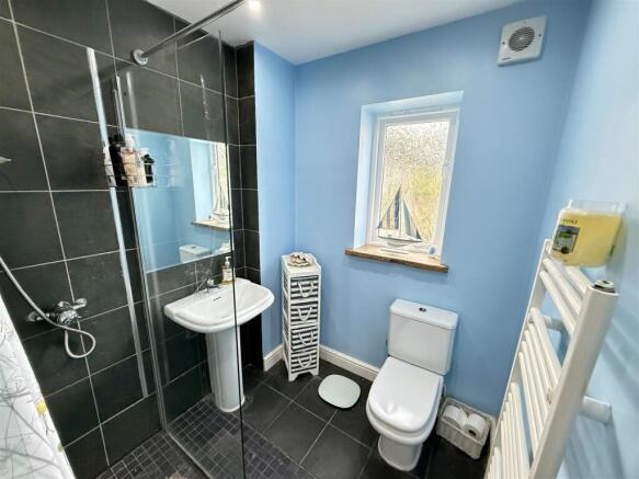 GROUND FLOOR BATHROOM