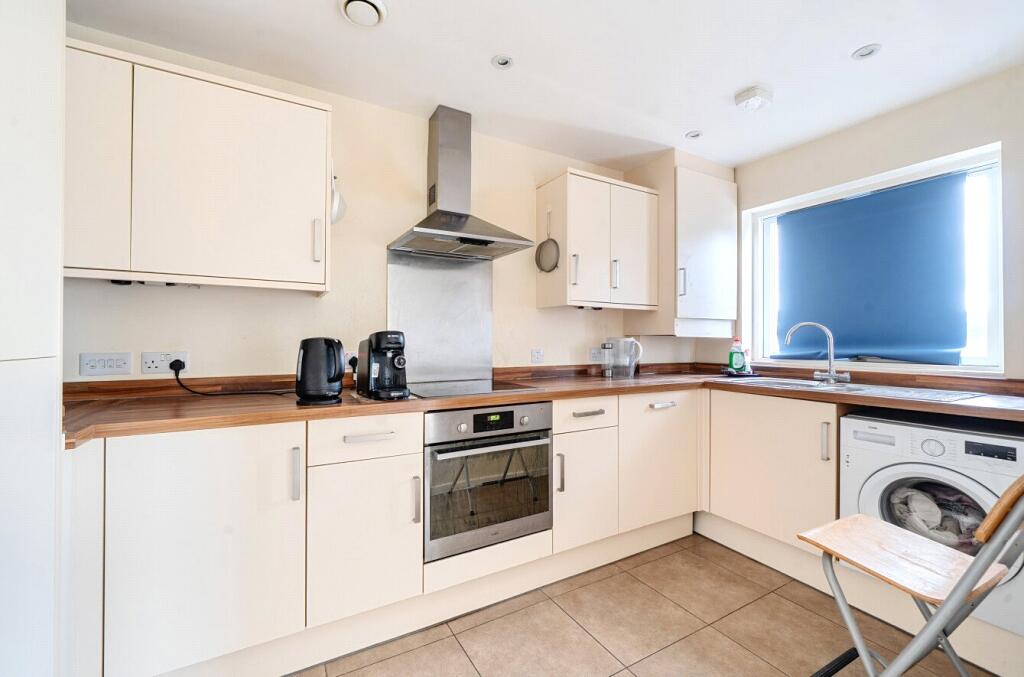 Apartment in Binfield, Amen Corner, Temple Park - View 5