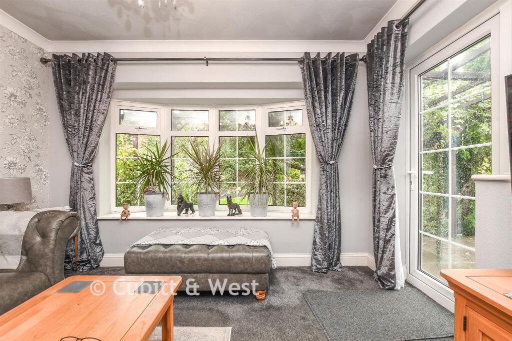 House in Reigate and Banstead, Merstham - View 5