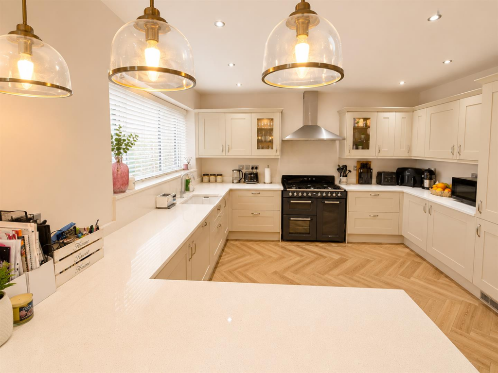 House in Pensby, Liverpool City Region - View 5