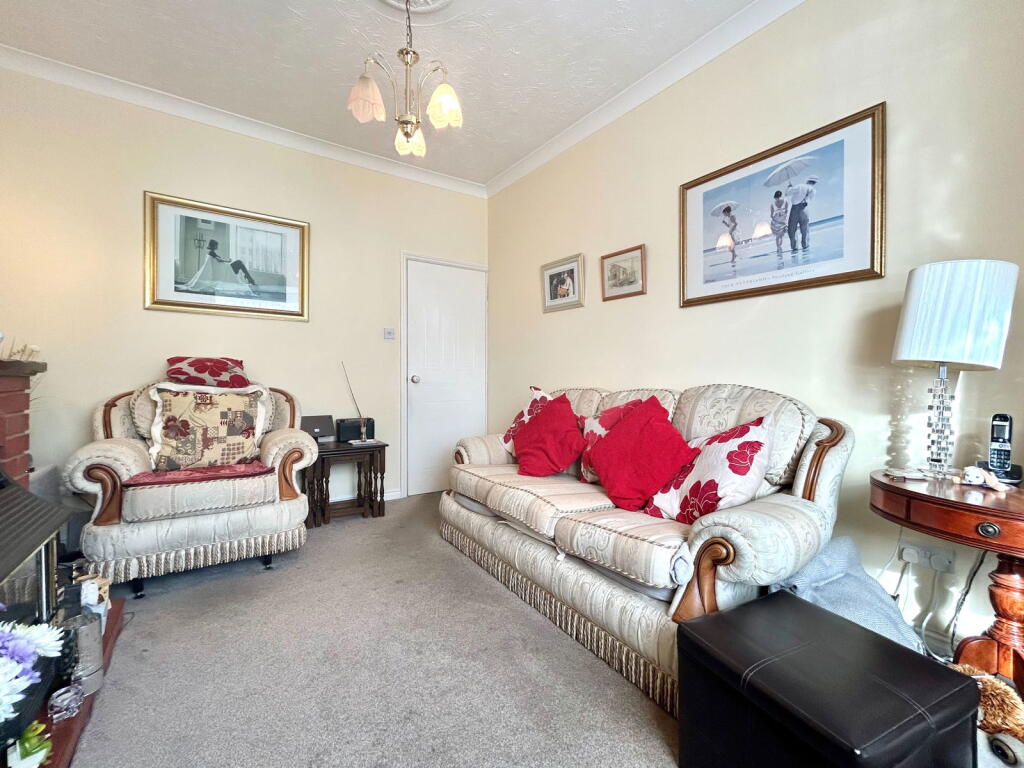 House in Wolverhampton, Ettingshall Park - View 3