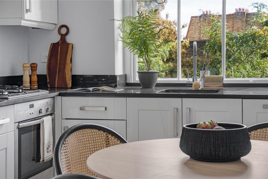 Apartment in London - View 5
