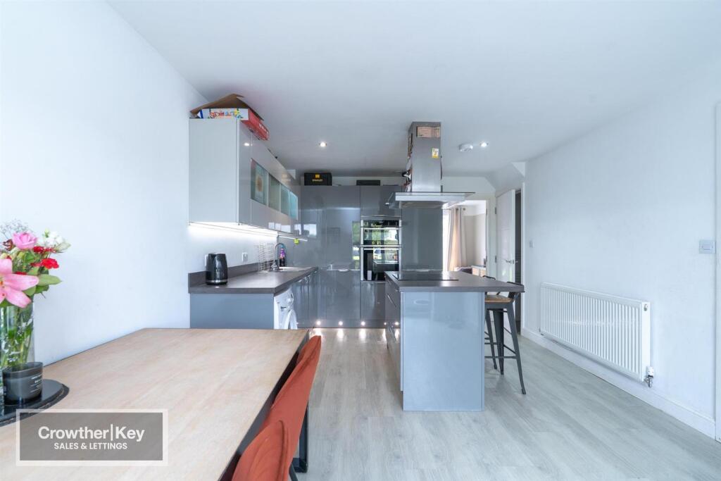 4-bed terraced on Tongue Lane, Buxton, £259,995