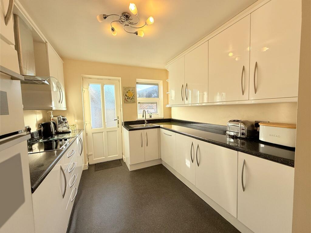 Far Richard Close, Ossett, WF5 photo 4
