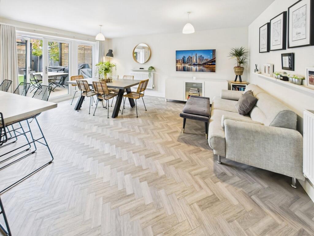 Vantage Copse, Bursledon (nr. Hedge End), Southampton, SO31 photo 2