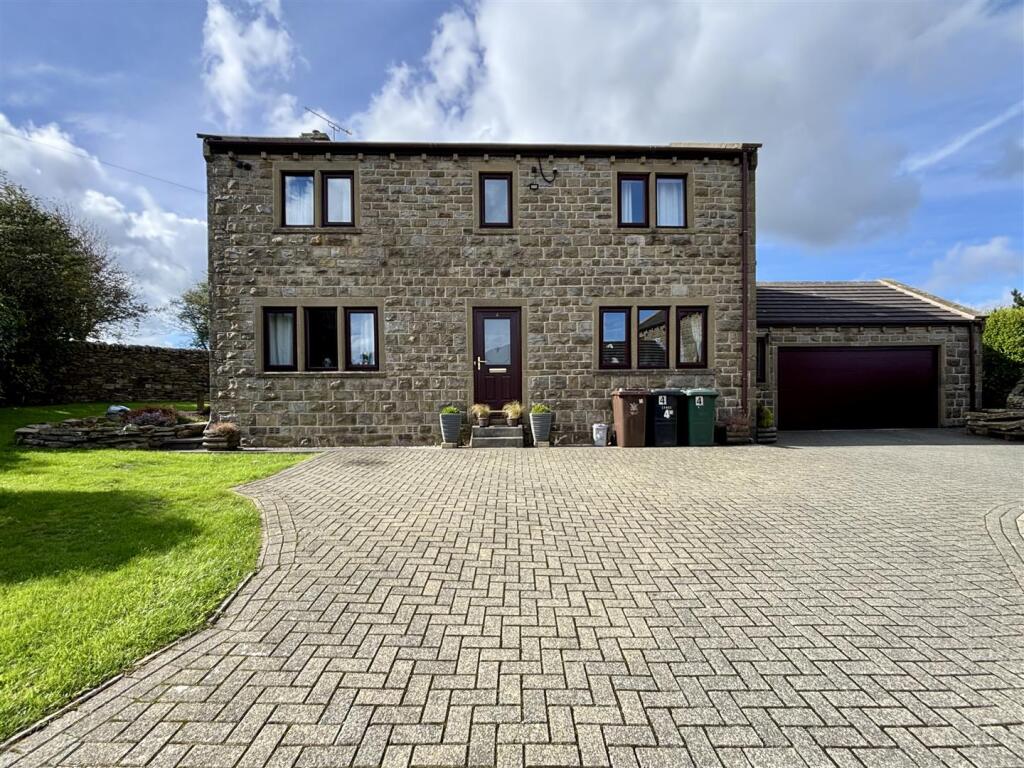 Mossy Bank Close, Queensbury, Bradford photo 2
