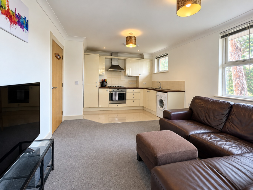 Apartment in Bournemouth, West Cliff - View 4