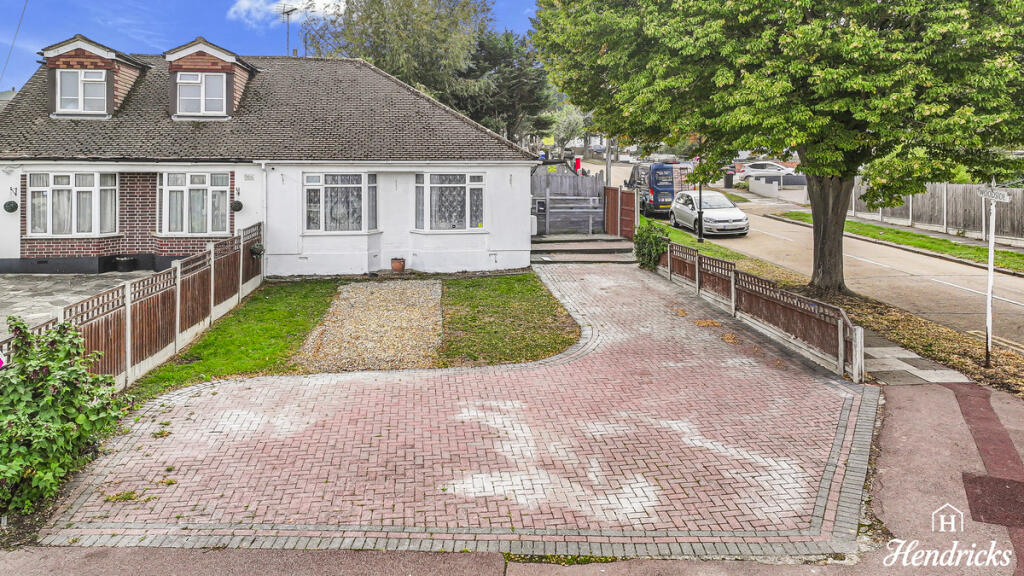 Main image of property: Eastwood Old Road, leigh on sea, SS9 4