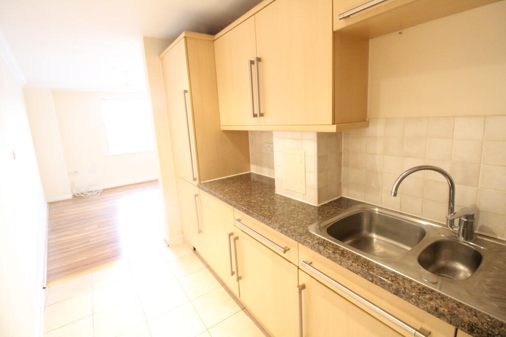 Apartment in Luton - More