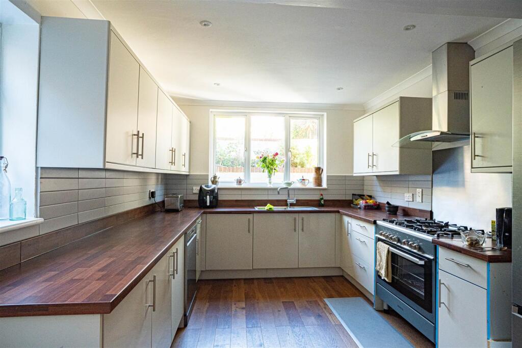 House in Hastings, Belmont - View 5