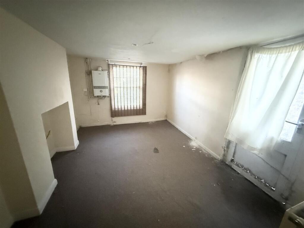 Apartment in Lewes, Newhaven - View 5