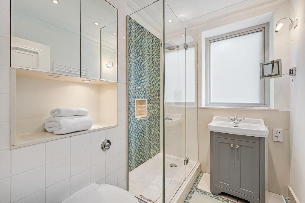 4 bedroom mews property for rent