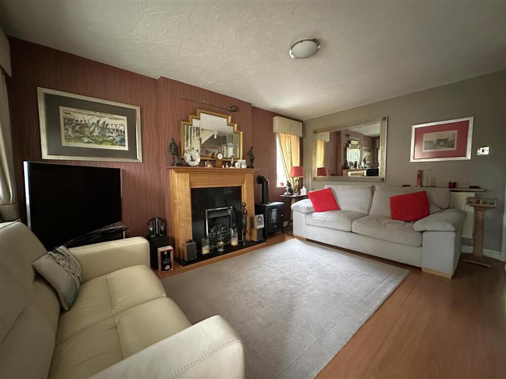 Lingfield Close, Chippenham photo 3
