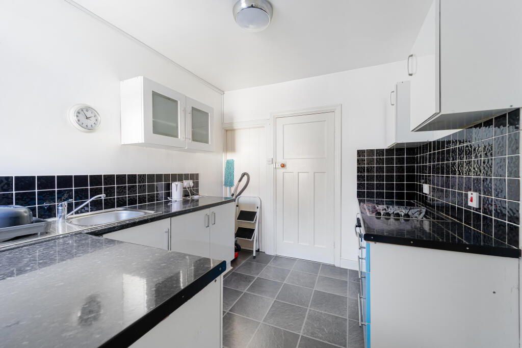 Apartment in Bristol - View 3