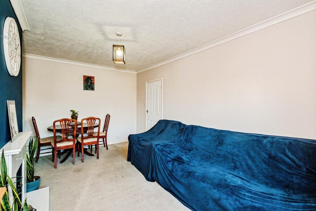 Selsey Close, WORTHING photo 3