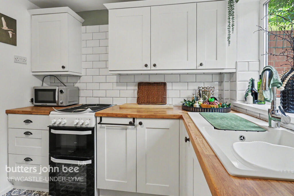 House in Stoke-on-Trent - View 4