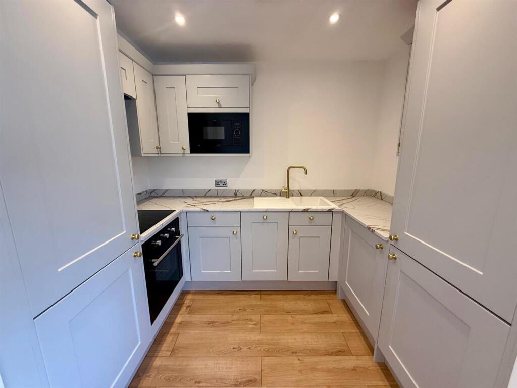 Apartment in Macclesfield, Cheshire East - View 3