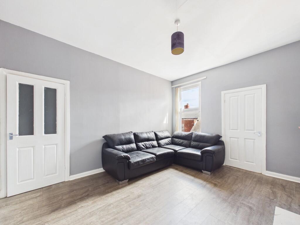 Apartment in South Tyneside, West Harton - View 4