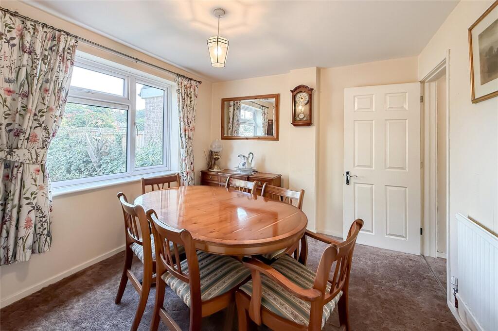Hall Gardens, Colney Heath, AL4 photo 4